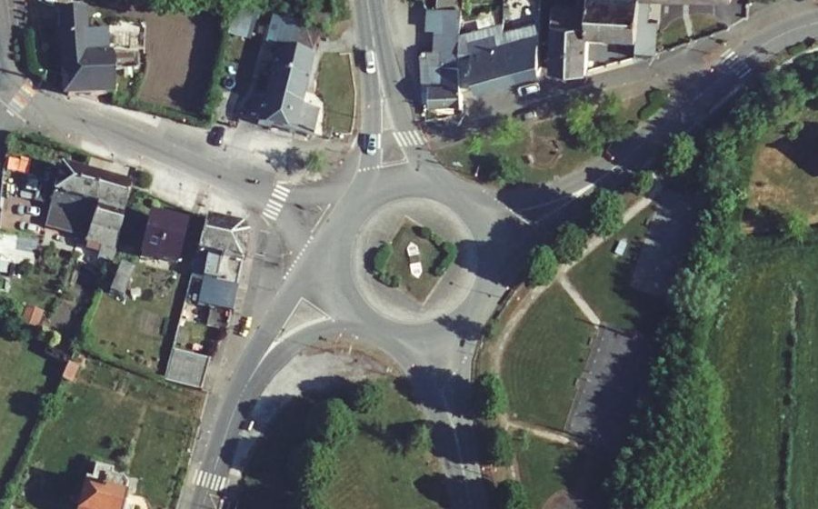 Vue aérienne du Rond-point anonyme n°138974212