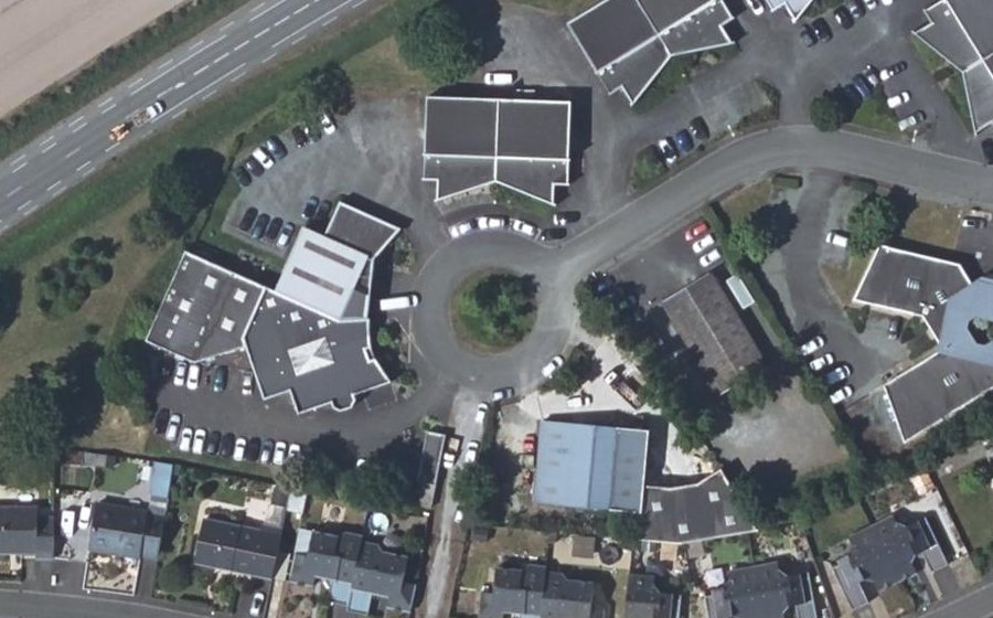 Vue aérienne du Rond-point anonyme n°138982064