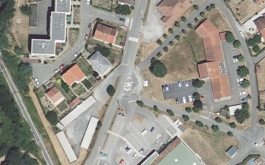 Vue aérienne du Rond-point anonyme n°1389868743
