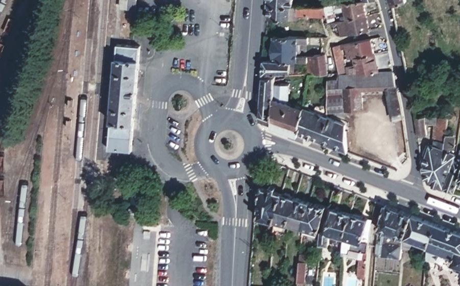 Vue aérienne du Rond-point anonyme n°138999636