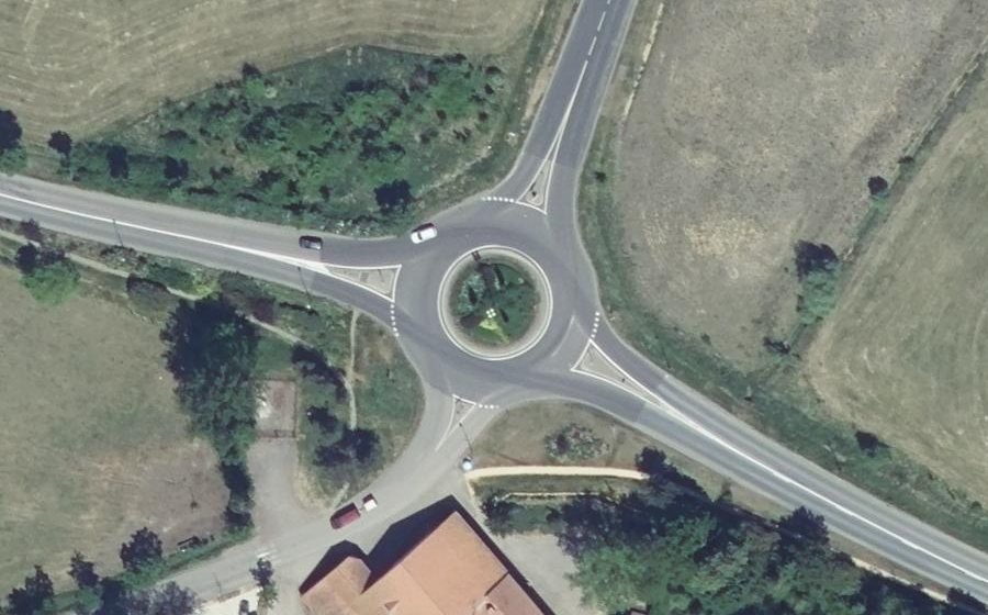 Vue aérienne du Rond-point anonyme n°13903790