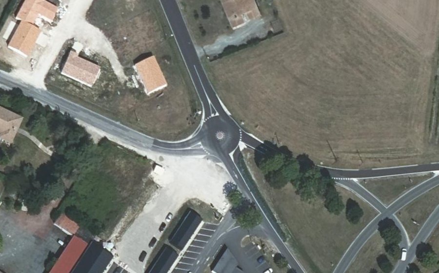 Vue aérienne du Rond-point anonyme n°1390841395