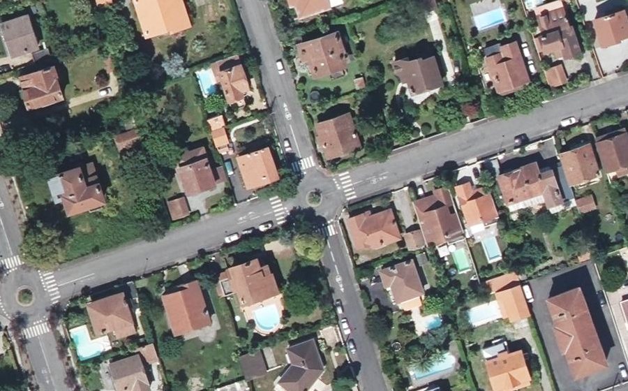 Vue aérienne du Rond-point anonyme n°1390902489