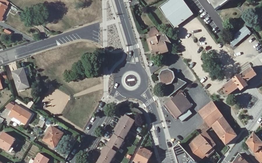 Vue aérienne du Rond-point anonyme n°1391328437