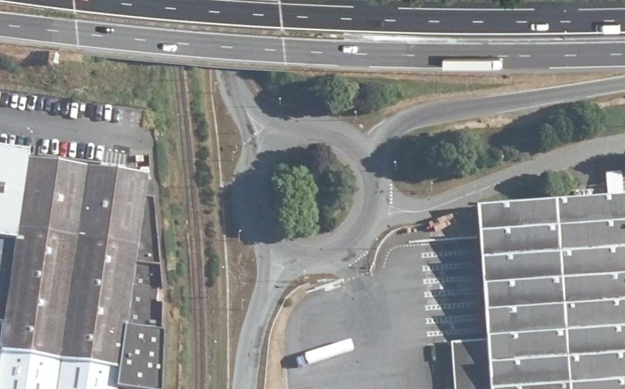 Vue aérienne du Rond-point anonyme n°1391356806
