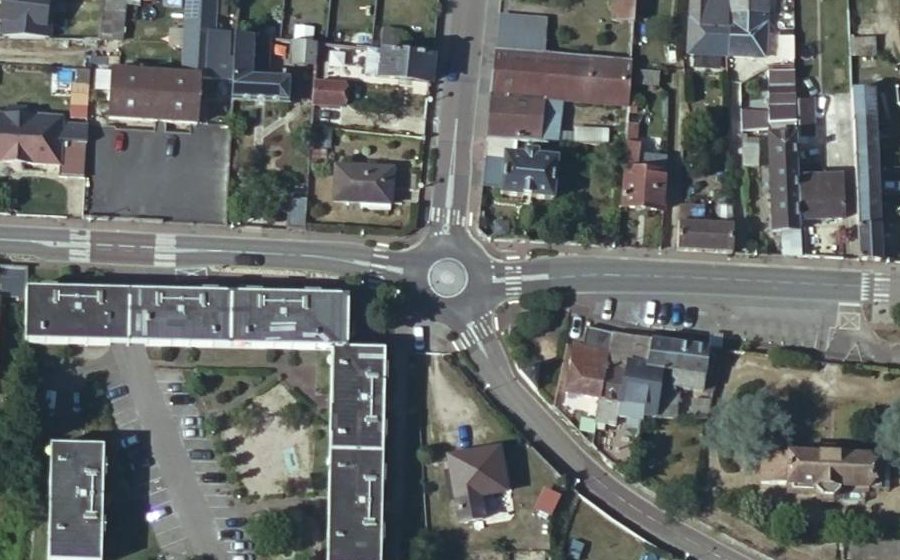 Vue aérienne du Rond-point anonyme n°1391594965