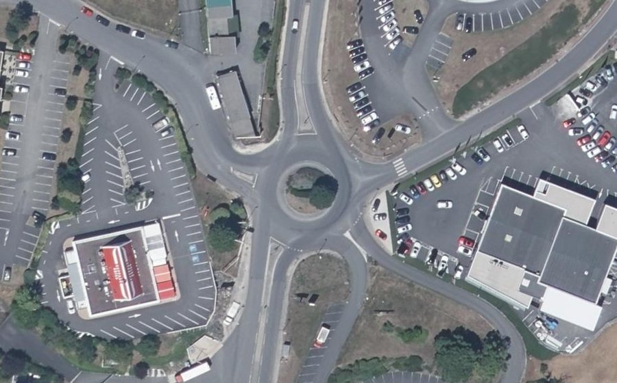 Vue aérienne du Rond-point anonyme n°139185404
