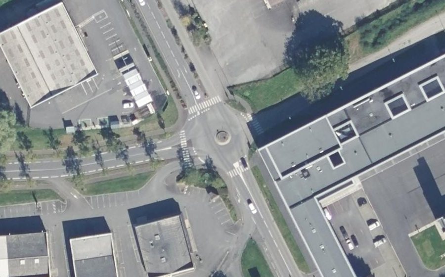 Vue aérienne du Rond-point anonyme n°139185999