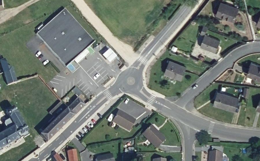 Vue aérienne du Rond-point anonyme n°1392027546