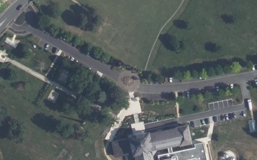 Vue aérienne du Rond-point anonyme n°1392033952