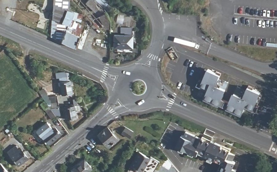 Vue aérienne du Rond-point anonyme n°139244243