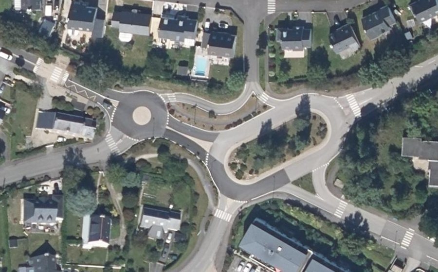 Vue aérienne du Rond-point anonyme n°139244246