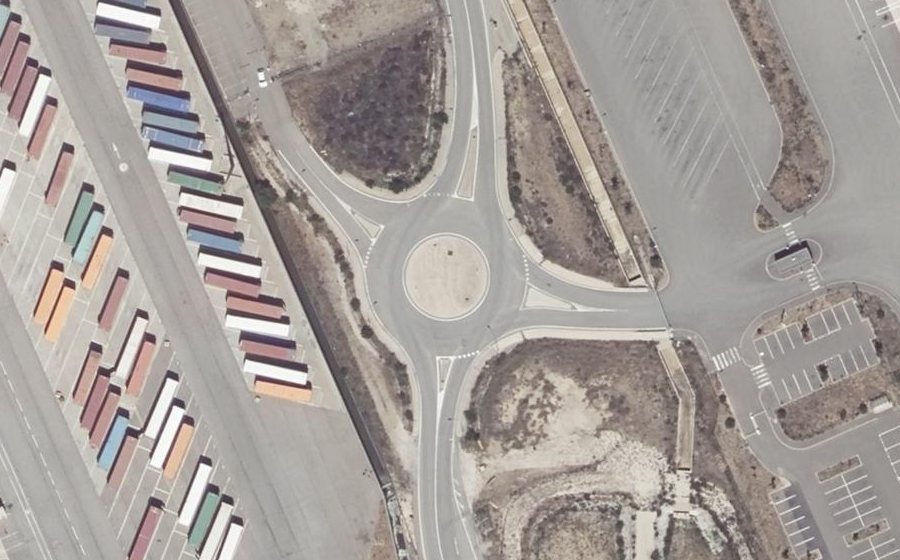 Vue aérienne du Rond-point anonyme n°139256657
