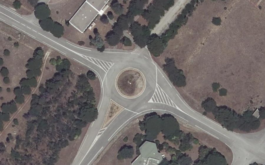 Vue aérienne du Rond-point anonyme n°139271299