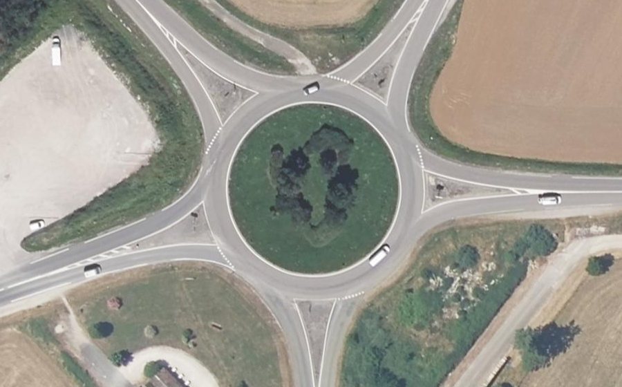 Vue aérienne du Rond-point anonyme n°1392867486