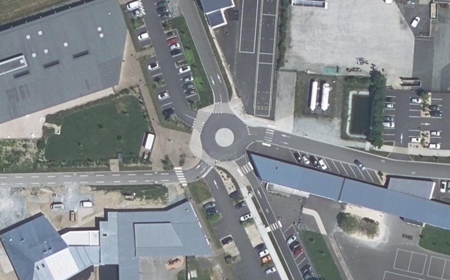 Vue aérienne du Rond-point anonyme n°1392916870