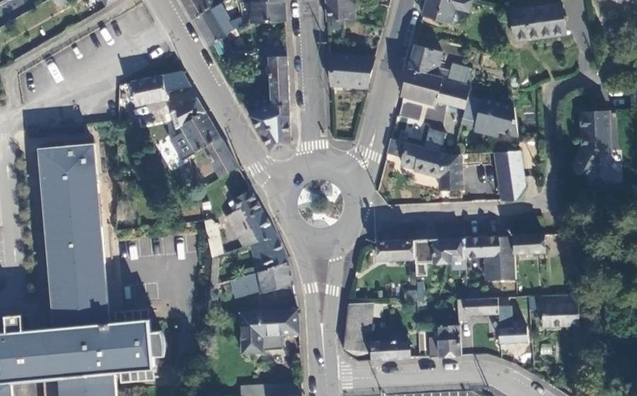 Vue aérienne du Rond-point anonyme n°139314863