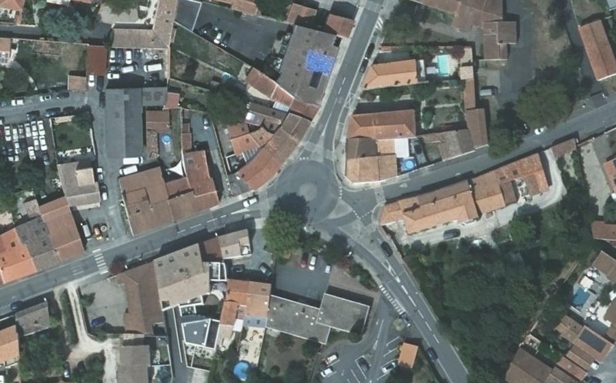 Vue aérienne du Rond-point anonyme n°1393353546