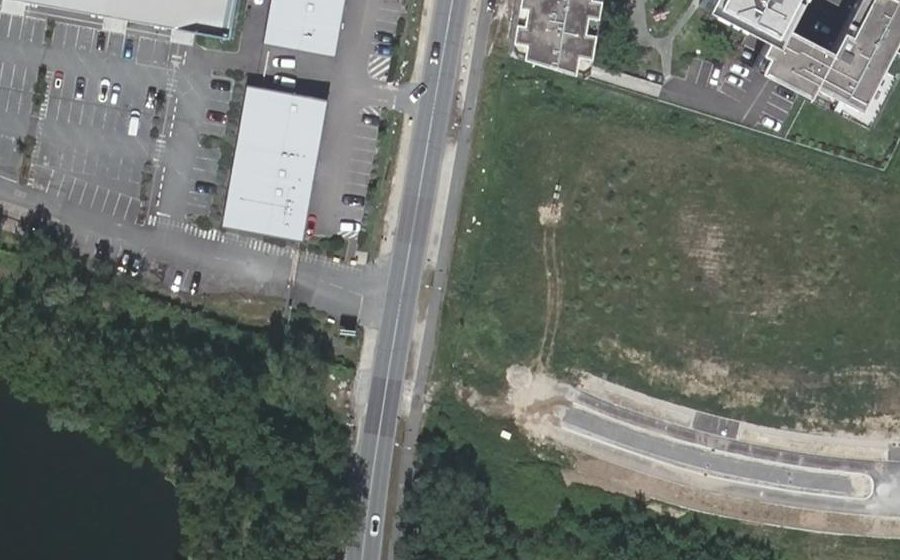 Vue aérienne du Rond-point anonyme n°1393607751