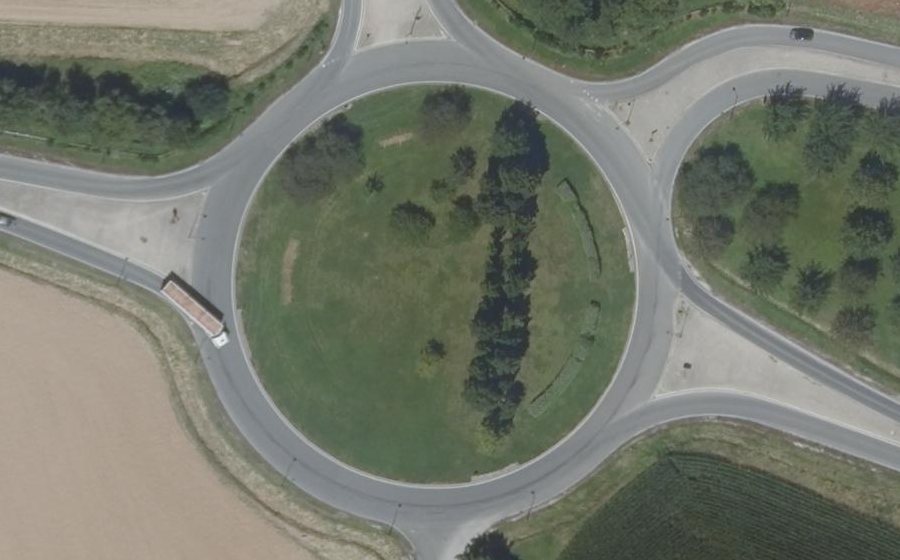 Vue aérienne du Rond-point anonyme n°13937752