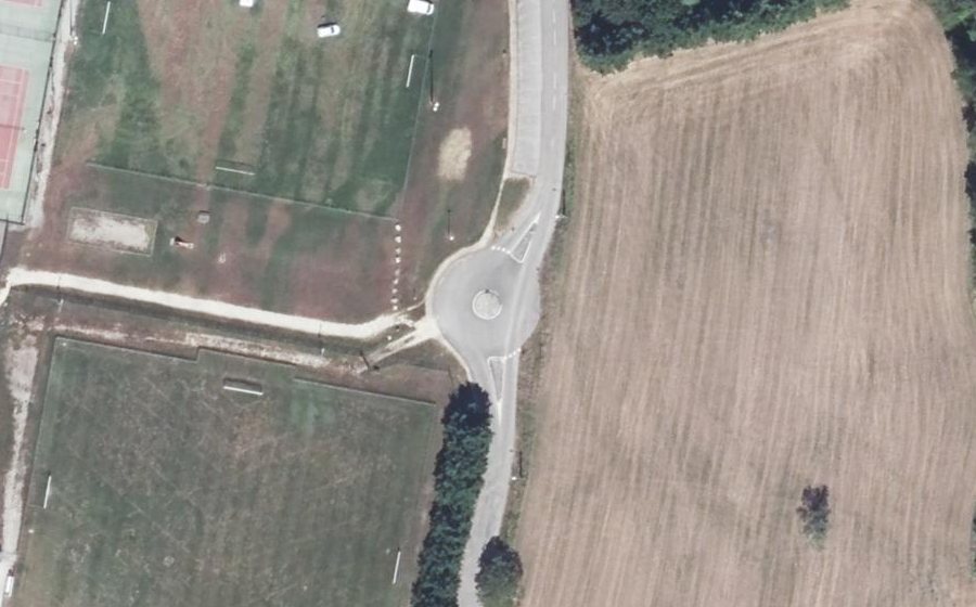 Vue aérienne du Rond-point anonyme n°1393844744