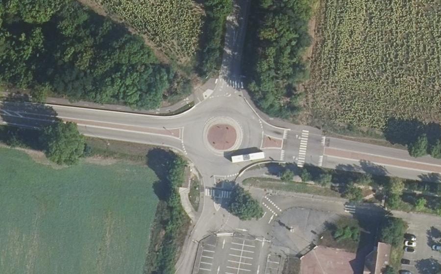Vue aérienne du Rond-point anonyme n°139450162