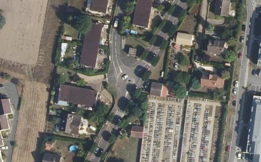 Vue aérienne du Rond-point anonyme n°139450163