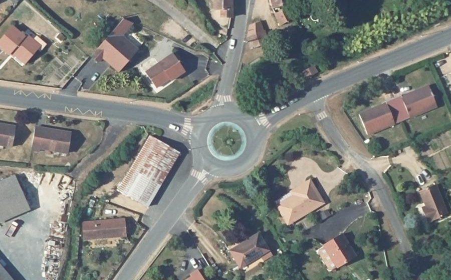 Vue aérienne du Rond-point anonyme n°13945274
