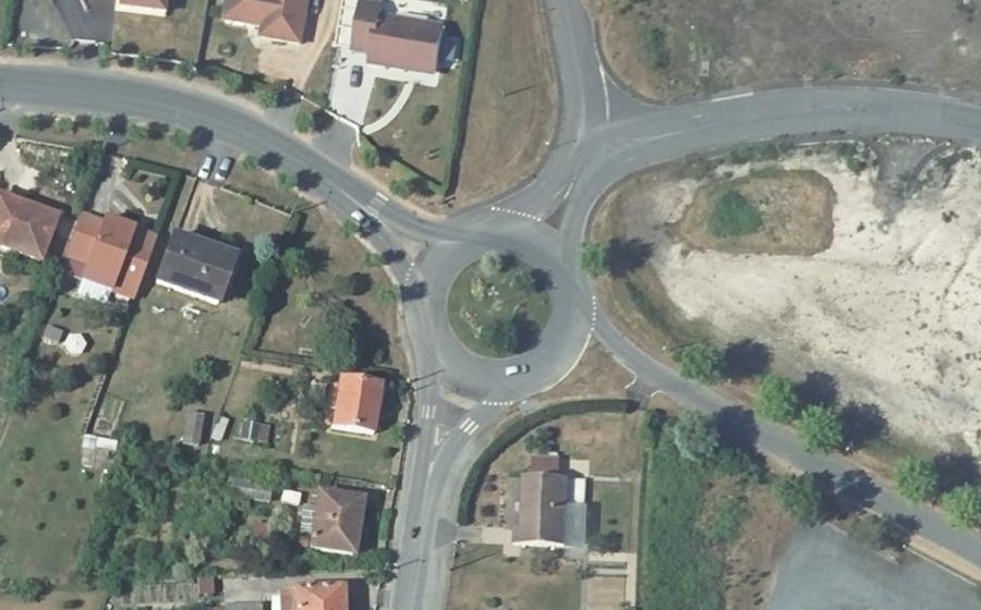 Vue aérienne du Rond-point anonyme n°13945283