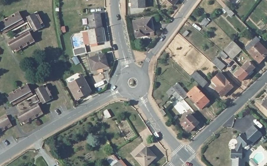 Vue aérienne du Rond-point anonyme n°13948699