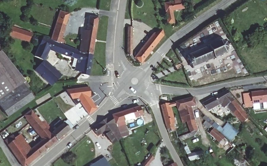 Vue aérienne du Rond-point anonyme n°1394917680
