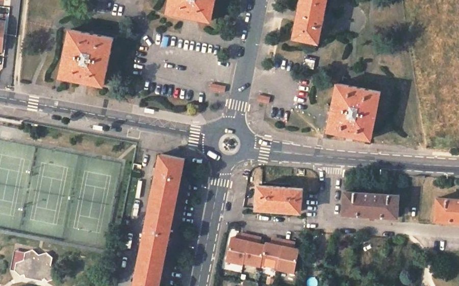 Vue aérienne du Rond-point anonyme n°139497150