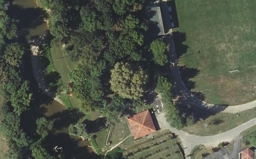 Vue aérienne du Rond-point anonyme n°139500176