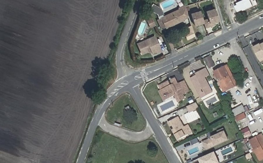 Vue aérienne du Rond-point anonyme n°1395038980
