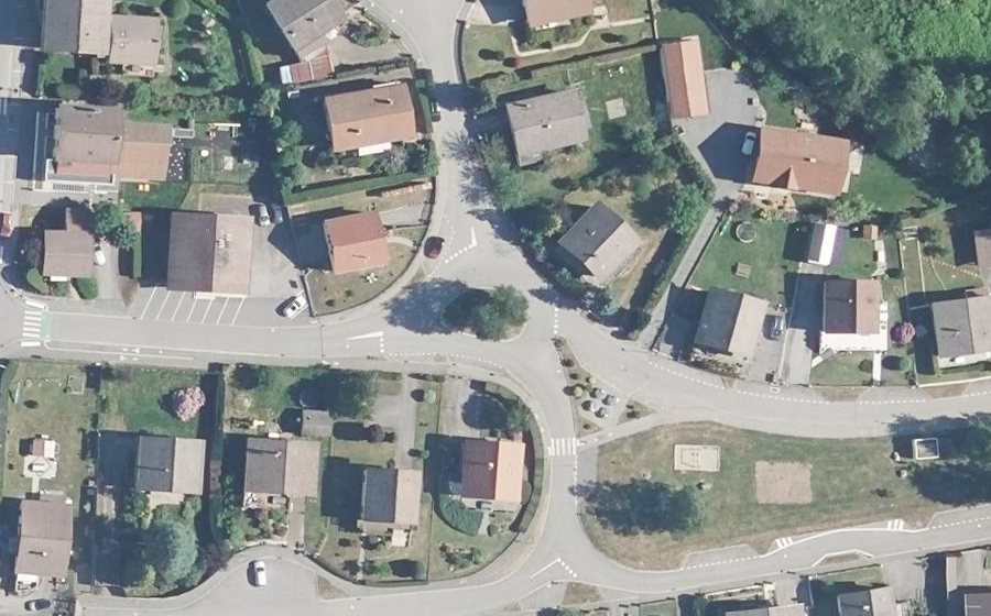 Vue aérienne du Rond-point anonyme n°139506097