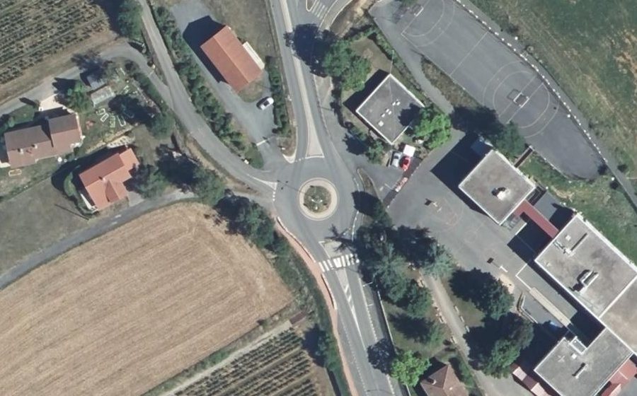 Vue aérienne du Rond-point anonyme n°139536370