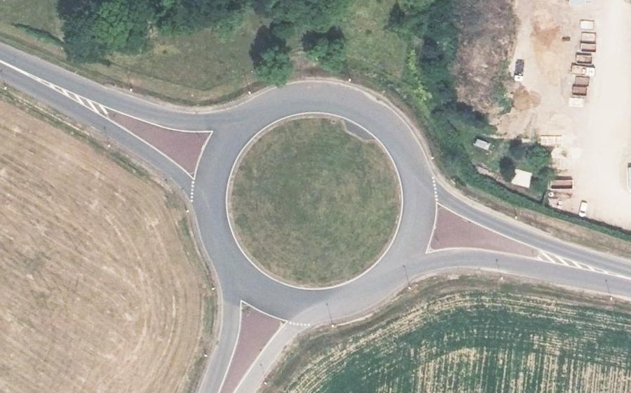 Vue aérienne du Rond-point anonyme n°139541163