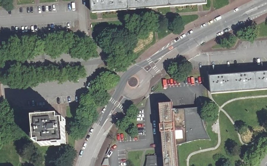 Vue aérienne du Rond-point anonyme n°139541757