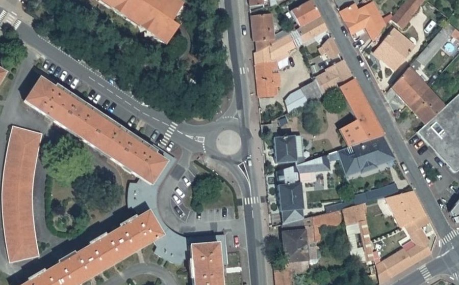 Vue aérienne du Rond-point anonyme n°1395429048