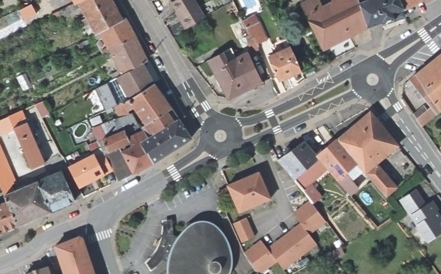 Vue aérienne du Rond-point anonyme n°1395707674
