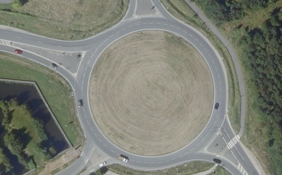 Vue aérienne du Rond-point anonyme n°13958864