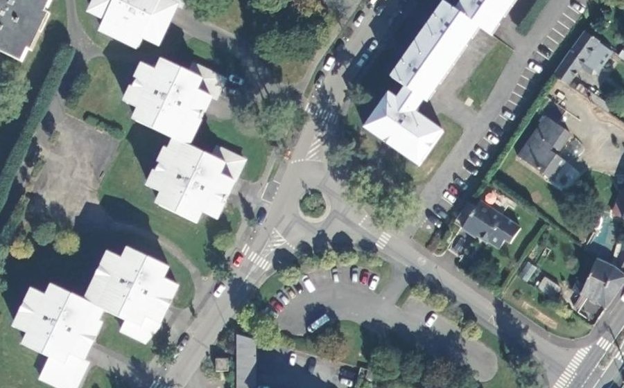Vue aérienne du Rond-point anonyme n°139596241