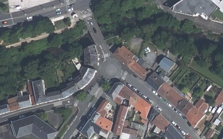 Vue aérienne du Rond-point anonyme n°1396141256