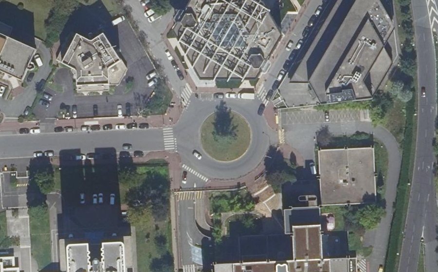 Vue aérienne du Rond-point anonyme n°139633200