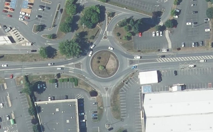 Vue aérienne du Rond-point anonyme n°1396382345