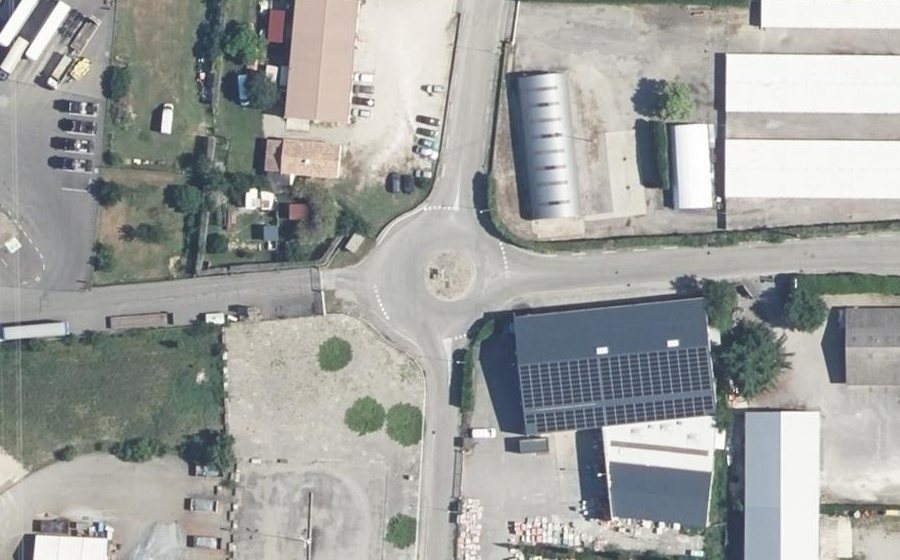 Vue aérienne du Rond-point anonyme n°139670481