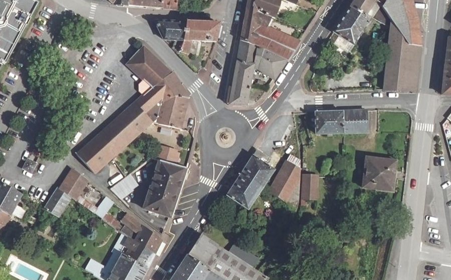 Vue aérienne du Rond-point anonyme n°139670962