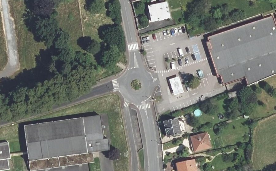 Vue aérienne du Rond-point anonyme n°139670965