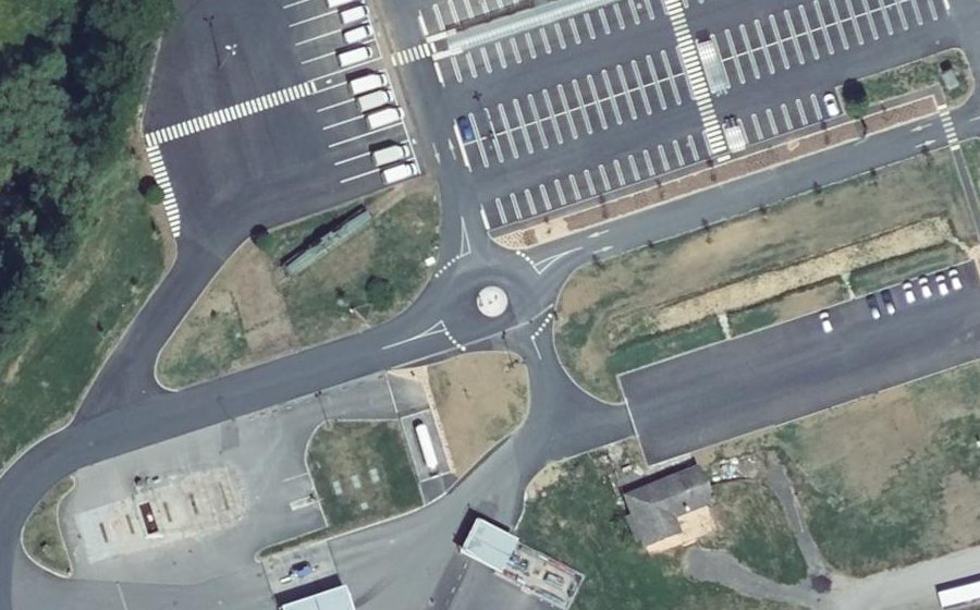 Vue aérienne du Rond-point anonyme n°1396833709