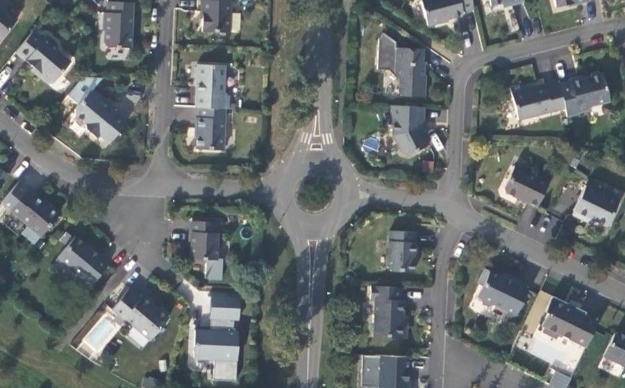 Vue aérienne du Rond-point anonyme n°139704738